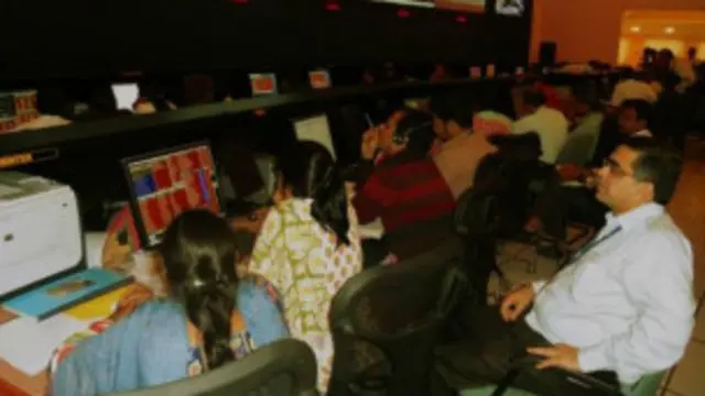 برخی منتقدان درباره درستی صرف هزینه‌های کلان برای تحقیقات فضایی در کشوری که مردم فقیر بسیاری دارد، ابراز تردید کرده‌اند