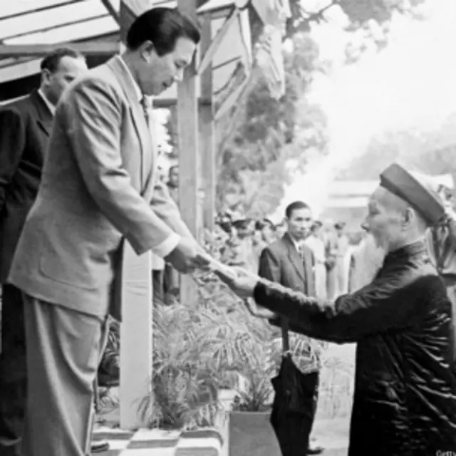 Sắc lệnh Cải cách Điền Địa của Cựu Hoàng Bảo Đại vì chiến tranh và thiếu thực quyền nên không mang lại kết quả cụ thể 