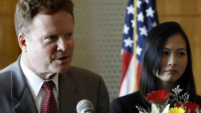 Hai ông bà Jim Webb và Hong Le Webb