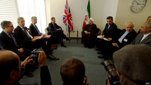 محمدجواد ظریف و محمد نهاوندیان در این دیدار آقای روحانی را همراهی می‌کردند