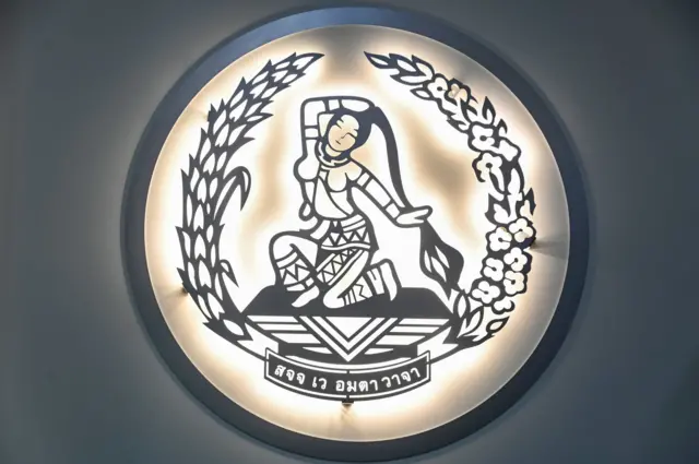 พรรค ปชป. มีคำขวัญว่า "สจฺจํเว อมตา วาจา" แปลได้ว่า "คำสัตย์แลเป็นวาจาไม่ตาย"