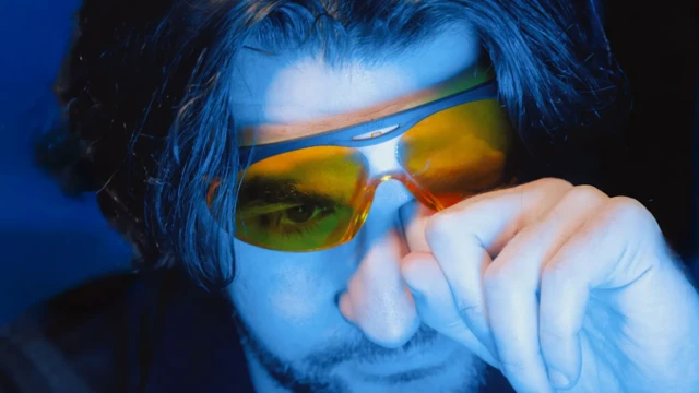 உங்கள் அலைபேசியிலிருந்து வரும் நீல நிற ஒளி உங்கள் தூக்கத்தைக் கெடுக்கவில்லை