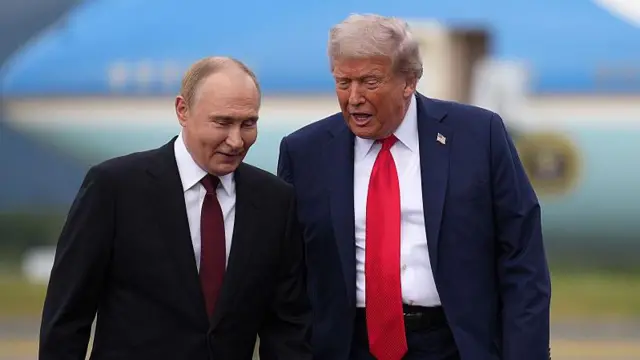 Ông Putin được ông Trump chào đón nồng nhiệt tại Alaska hôm 15/8