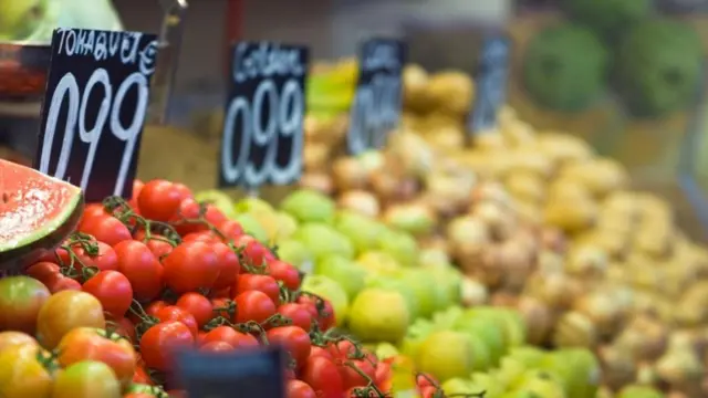 Meyve sebze tezgahı