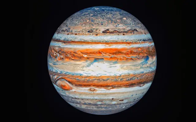 Planet Jupiter terisolasi dalam warna hitam