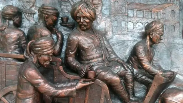 બાબા સાહેબ આંબેડકર જયંતી અને તિથિ, ભીમરાવ આંબેડકરનું પહેલું પૂતળું કોણે બનાવડાવ્યું, મહારાષ્ટ્ર, આંબેડકરાઈટ, દલિત એસસી એસટી આદિવાસી, બંધારણના ઘડવૈયા, બીબીસી ગુજરાતી