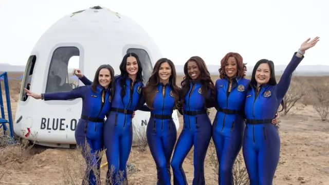 टेक्ससमा गायिका केटी पेरी र लरेन सान्चेजसहित