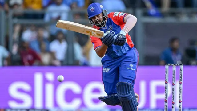 Delhi Capitals' Prithvi Shaw plays a shot during the Indian Premier League (IPL) Twenty20 cricket match between Mumbai Indians and Delhi Capitals at the Wankhede Stadium in Mumbai on April 7, 2024. 2024 අප්‍රේල් 7 වැනිදා මුම්බායි හි වන්කඩේ ක්‍රීඩාංගණයේදී මුම්බායි ඉන්දියන්ස් සහ දිල්ලි කැපිටල්ස් අතර පැවති ඉන්දීය ප්‍රිමියර් ලීග් (අයිපීඑල්) විස්සයි20 ක්‍රිකට් තරගය අතර වාරයේදී දිල්ලි කැපිටල්ස් හි ප්‍රිත්වි ෂෝ පහරක් එල්ල කරමින්.