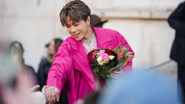 香港歌手张敬轩于2024年出席巴黎时装周