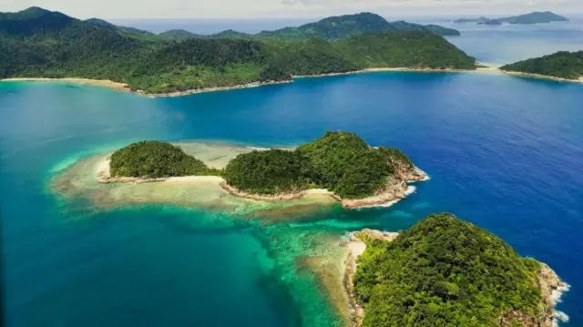 ভারতের পূর্ব উপকূলে অবস্থিত আন্দামান ও নিকোবর দ্বীপপুঞ্জ