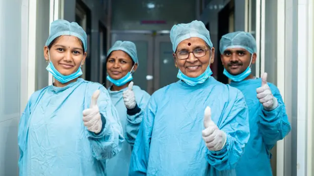 नर्स कैसे बन सकते हैं