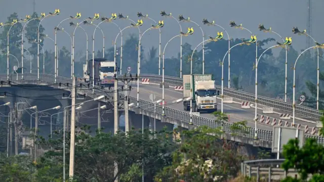 ၂၀၂၄ ခုနှစ် ဧပြီတုန်းက မြဝတီ - မဲဆောက် အမှတ် ၂ ချစ်ကြည်ရေးတံတားကို ထိုင်းနိုင်ငံဘက်ခြမ်းကတွေ့ရစဉ်