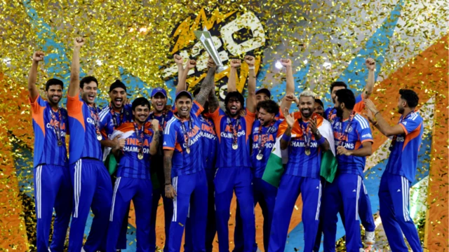 ભારત વિરુદ્ધ ન્યૂઝીલેન્ડ ફાઇનલ, ન્યૂઝીલૅન્ડ મિચેલ સૅંટનરની ભૂલો અને કપ્તાની, મૅટ હેન્રી, કોલ મેકૉંકીને કેમ ન લીધા, ભારત ટી20 વર્લ્ડ ચેમ્પ્યિનમાં કયા રેકોર્ડ બન્યા, ટી20 2026 ફાઇનલ મેચનું એનાલિસિસ વિશ્લેષણ, બીબીસી ગુજરાતી