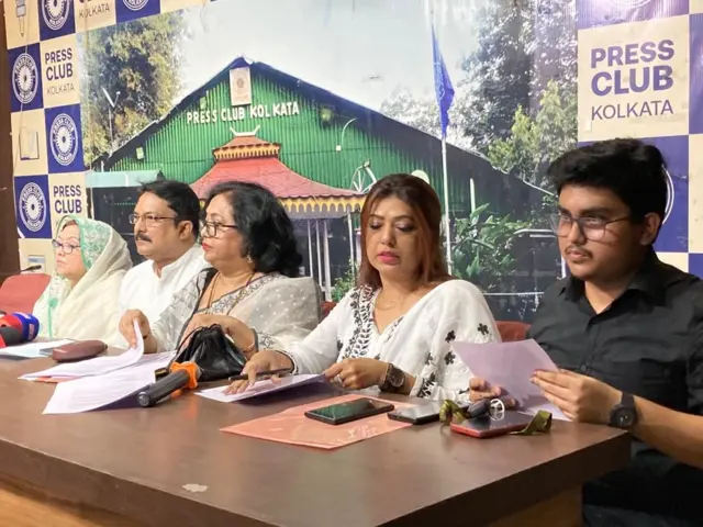 কলকাতায় সংবাদ সম্মেলন করছেন কাজী নজরুল ইসলামের পরিবার