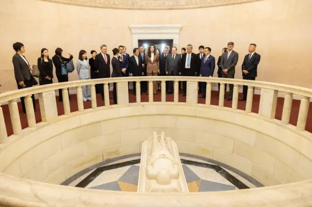 郑丽文在南京中山陵谒陵