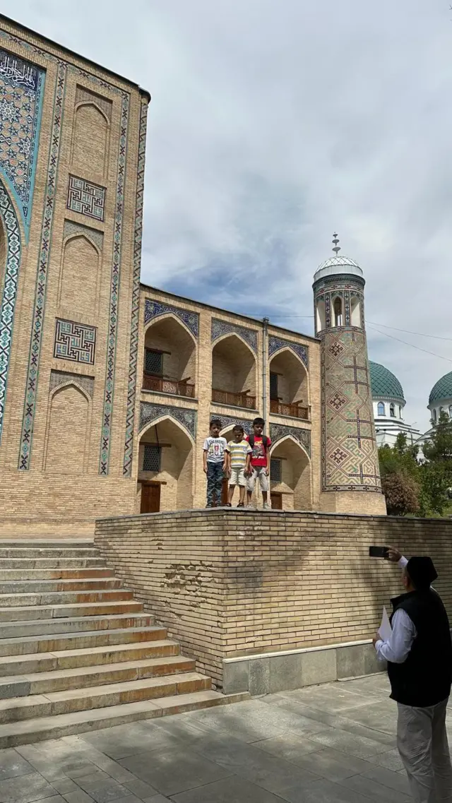 Ўзбекистонда болалар 18 ёшга тўлмагунча қонунан диний таълим ололмайди