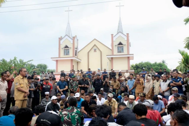 Konflik antara masyarakat Desa Banemo dan Desa Sibenpopo yang terjadi pada 3 April 2026 akhirnya berhasil diredam melalui langkah cepat rekonsiliasi.