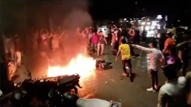 குஜராத்தில் தர்கா முன் தாக்குதல்