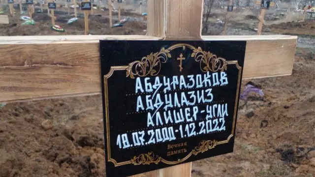 Луганскдаги хоч ўрнатилган ўзбекистонлик қабри. 