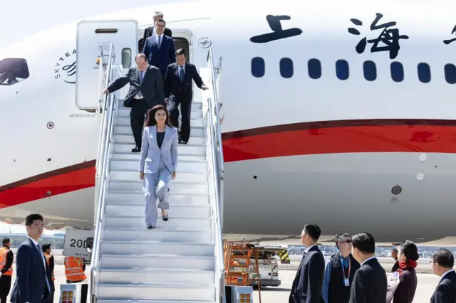 郑丽文4月7日搭乘上海航空航班访问中国大陆