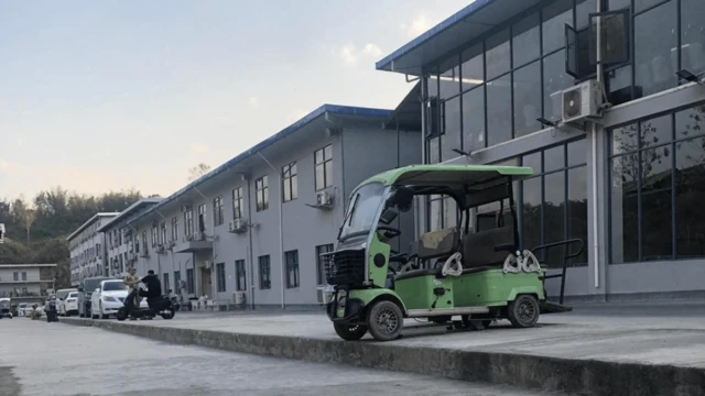 ကေကေပါ့ခ် တူးပွိုင့်ဇီးရိုးခြံဝင်းထဲက အဆောက်အအုံတချို့ကို ဟောင်ကောင်သတင်းဌာနမှာ ဖော်ပြခဲ့တဲ့ဓာတ်ပုံ