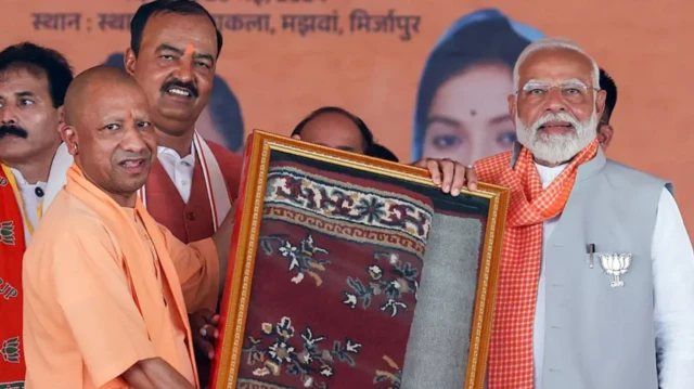 யோகி ஆதித்யநாத், கேசவ் பிரசாத் மெளரியா மற்றும் பிரதமர் நரேந்திர மோதி