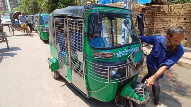 পাম্পে গিয়েও গ্যাস পাননি বলে অভিযোগ করেছেন অনেক সিএনজি চালক