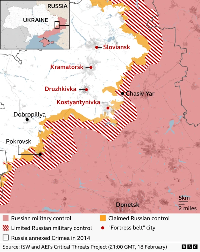 Une carte indiquant les zones sous contrôle militaire russe, sous contrôle militaire russe limité et revendiquées par la Russie près de Donetsk.