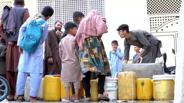 کابل کې د وګړو زیاتېدونکي شمېر او اقلیمي بدلون پر اوبیزو سرچینو فشار ډېر کړی.