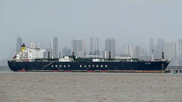 ባንዴራ ህንዲ ዝሰቐለት ዘይተጻረየ ነዳዲ ዝጸዓነት መርከብ