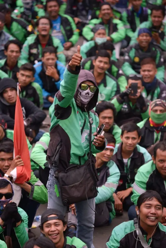 ojek online, gojek, grab, THR