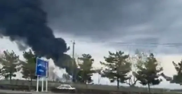 حملوں کی اطلاعات کے بعد ایرانی ایئر پورٹ پر آگ کی ویڈیو