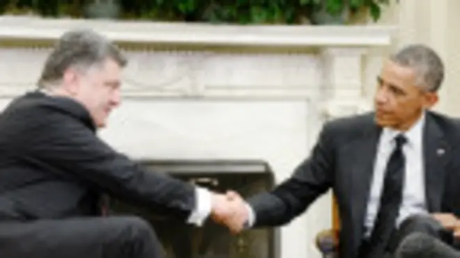Petro Poroshenko (izq.) y Barack Obama