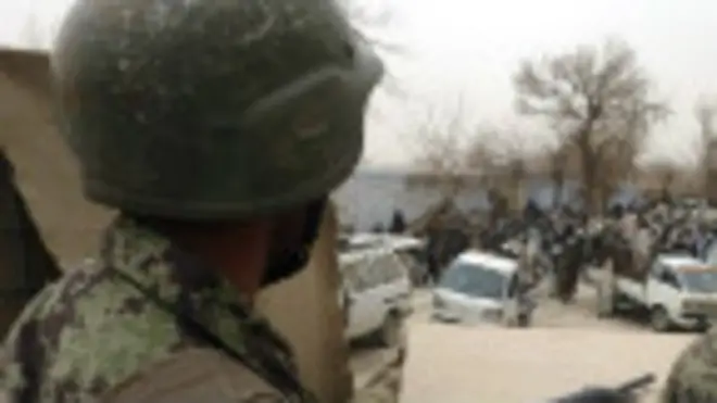 Soldado afgano en una base de EE.UU. en Kandahar, Afganistán, en marzo de 2011.