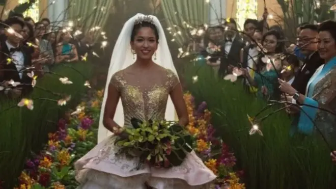 《瘋狂亞洲富豪》是第一部全亞洲演員的好萊塢大片。 它在全球收入約2億英鎊。