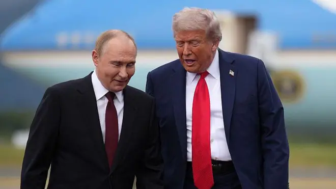 Ông Putin được ông Trump chào đón nồng nhiệt tại Alaska hôm 15/8