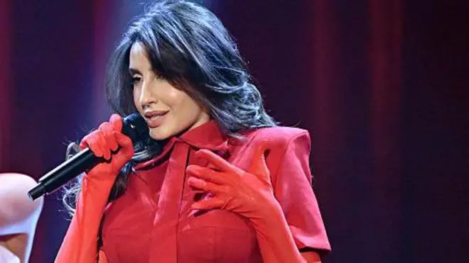 नवंबर 2025 में एक म्यूजिक कंसर्ट में अपना कार्यक्रम पेश करतीं नोरा फतेही (दाएं) - फ़ाइल फ़ोटो