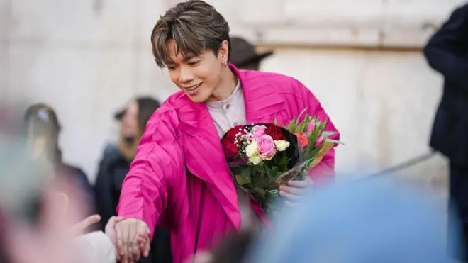 香港歌手張敬軒於2024年出席巴黎時裝週