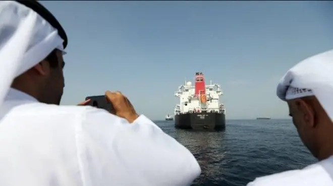 خليجيان في ميناء