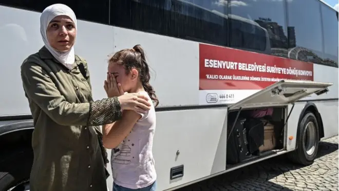 فتاة سورية تبكي