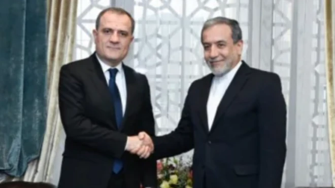 İranın xarici işlər naziri Abbas Əraqçı və azərbaycanlı həmkarı Ceyhun Bayramov