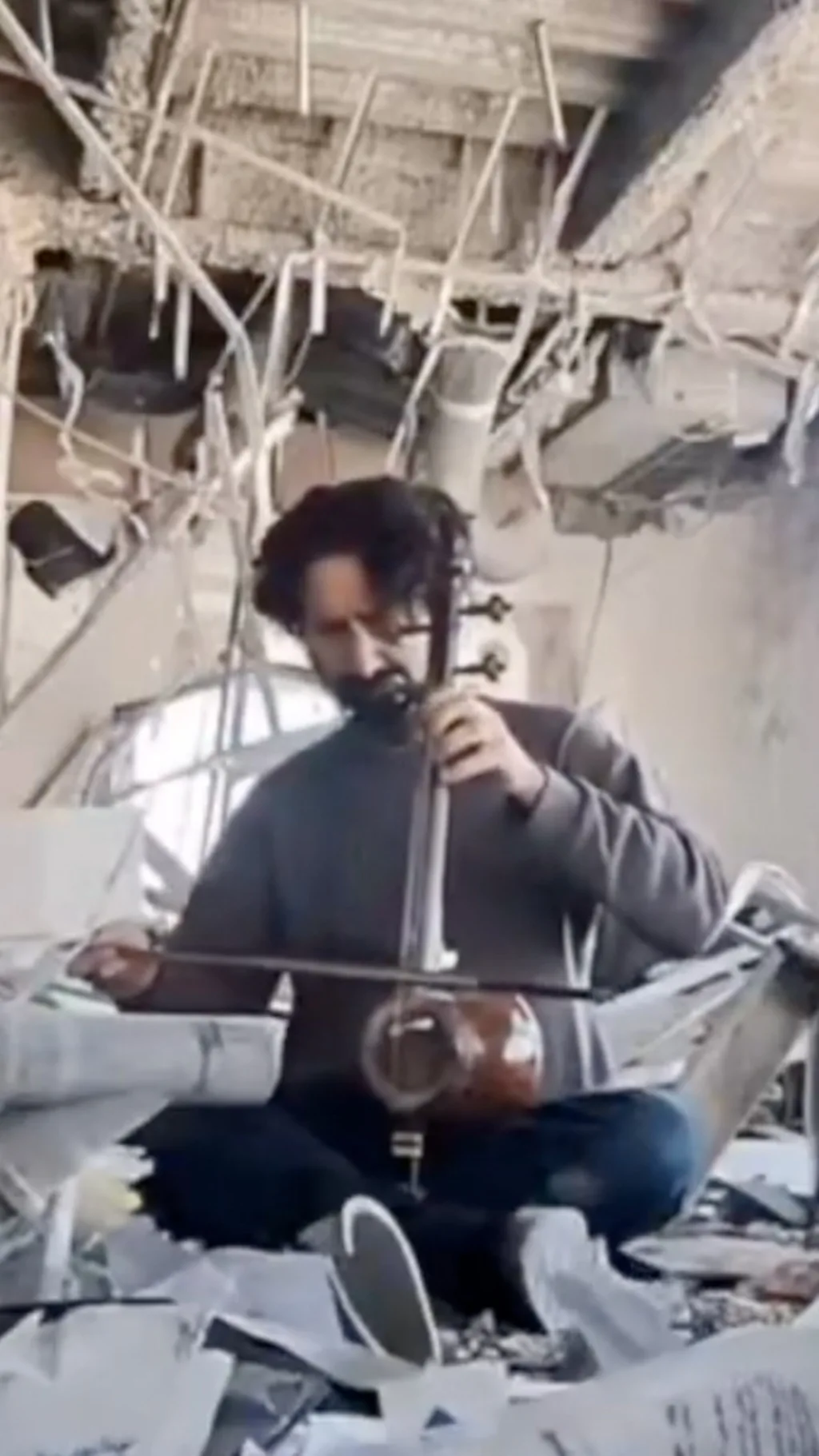 موسیقی بر ویرانه؛ «آخرین صدا، صدای ساز باشد»