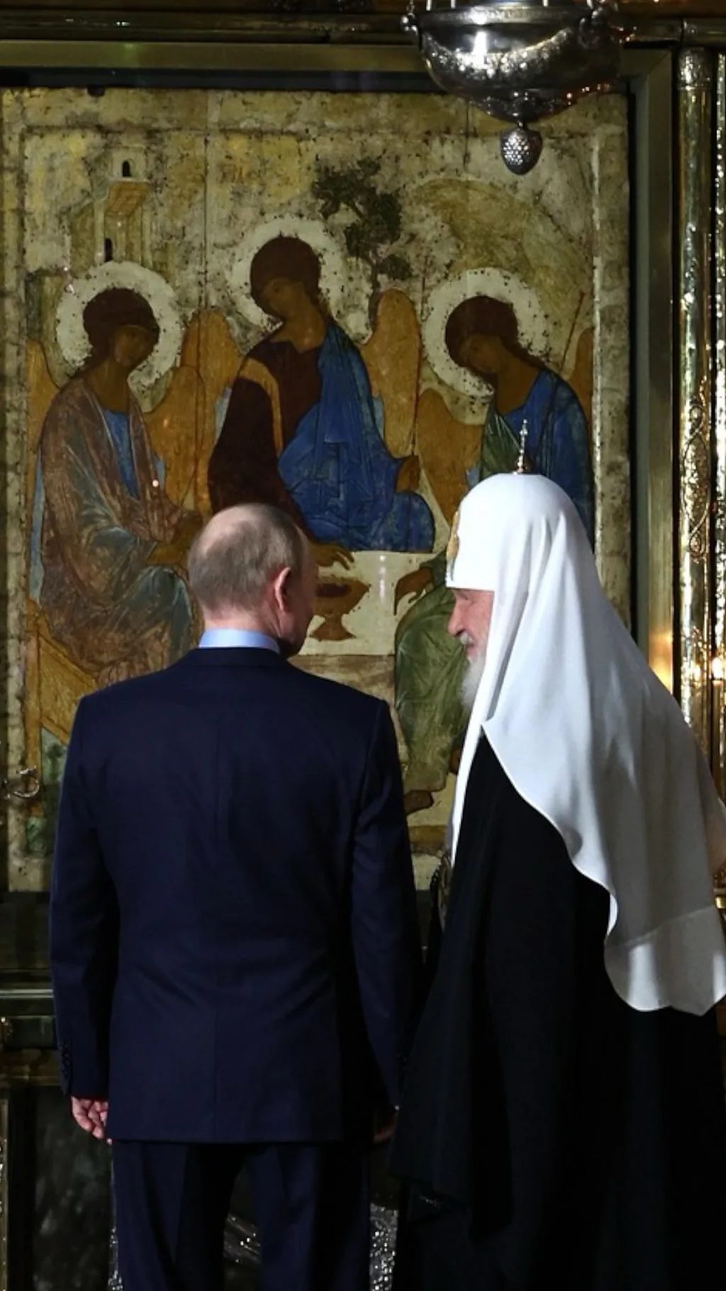Владимир Путин и Патриарх Кирилл перед «Троицей» Андрея Рублева
