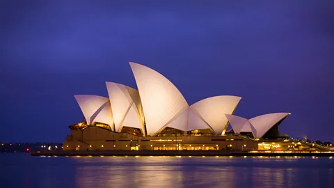 Photo of the Syndey Opera House at night