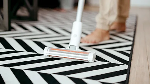 An anatomical-inspired illustration of a man pulling a polyester top over his head (Credit: Emmanuel Lafont/ BBC)