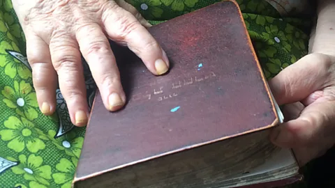 Alyssa Pinsker Sarah Cohen clutches her book of Jewish hymns (Credit: Alyssa Pinsker)