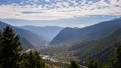 Kelzang Dorjee A view of the Himalayas under bunting (Credit: Kelzang Dorjee)